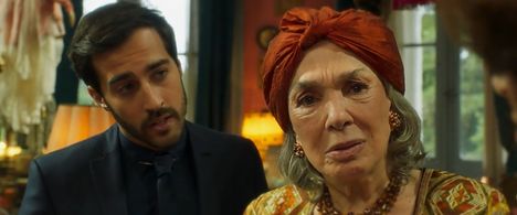 Graciela Borges and Nicolás Francella in The Weasel's Tale (2019)