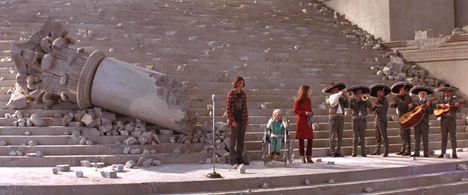 Natalie Portman, Lukas Haas, and Sylvia Sidney in Mars Attacks! (1996)