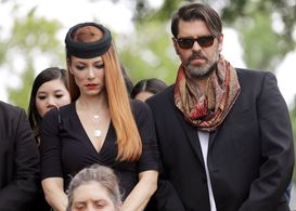 Stephanie Drapeau and Drew Starlin in Sanitatum (2017)