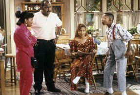 Reginald VelJohnson, Telma Hopkins, Jaleel White, and Kellie Shanygne Williams in Family Matters (1989)