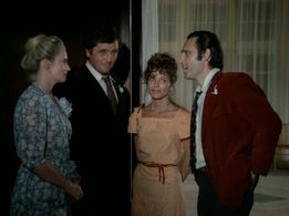 Marie-Christine Barrault, Victor Lanoux, Guy Marchand, and Marie-France Pisier in Cousin cousine (1975)