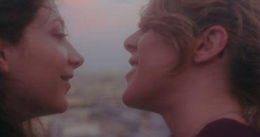 Anna Alfieri and Agathe Ferré in Borderline (2021)