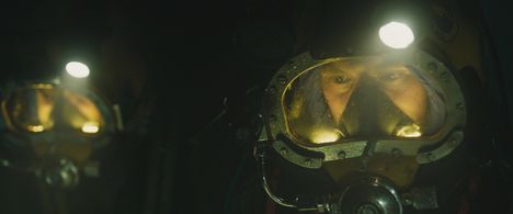 Ben Mendelsohn and Branwell Donaghey in Black Sea (2014)