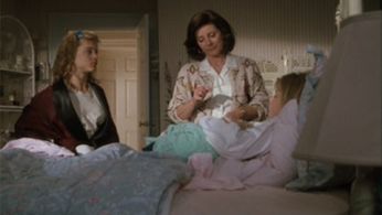 Patty Duke, Brandy Gold, and Zoe Trilling in Amityville Horror: The Evil Escapes (1989)