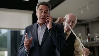 Brad Garrett and Patrick Birkett in Single Parents (2018)