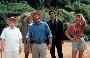 Jeff Goldblum, Richard Attenborough, Laura Dern, Sam Neill, and Martin Ferrero in Jurassic Park (1993)