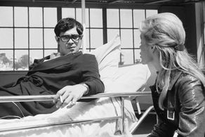 Lyn Edgington and Reni Santoni in Dirty Harry (1971)