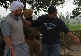 Puneet Sira directing Sohail Khan on the sets of Kisaan (2009)