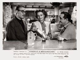 Guillermo Battaglia, Maruja Gil Quesada, and Enrique Serrano in ¿Vendrás a media noche? (1950)