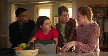 Madison Thompson on ABC's Kevin (Probably Saves the World)