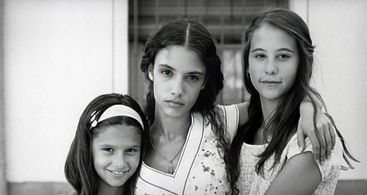 Yohana Cobo and Irene Escolar in The 7th Day (2004)