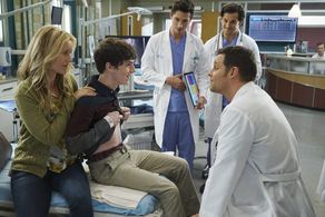 Justin Chambers, Joe Dinicol, Tanya Clarke, William Leon, and Giacomo Gianniotti in Grey's Anatomy (2005)