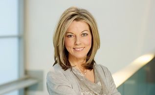 Mary Nightingale in ITV Evening News (1999)