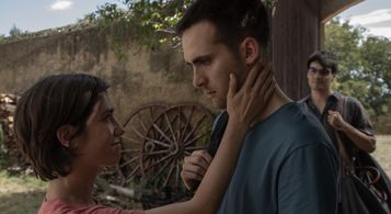 Ricardo Gómez, Bruna Cusí, and Eneko Sagardoy in Mía & Moi (2021)