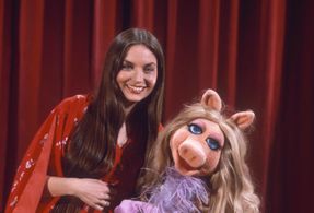 Crystal Gayle in The Muppet Show (1976)