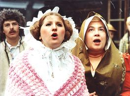 Jaroslava Kretschmerová and Míla Myslíková in The Mysterious Castle in the Carpathians (1981)