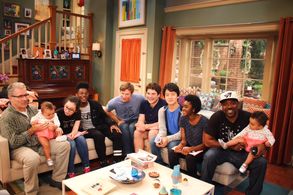 Ethan, Rick Hall, Lori Mae, Kamil McFadden, Connor Weil and Matthew Gold on the set of KC Undercover (2018)