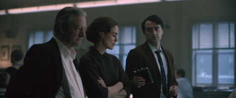Chris Cooper, Keira Knightley, and Charlie Thurston in Boston Strangler (2023)