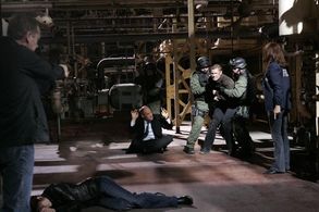 Kiefer Sutherland, Will Patton, Carlos Bernard, Amy Price-Francis, and Annie Wersching in 24 (2001)