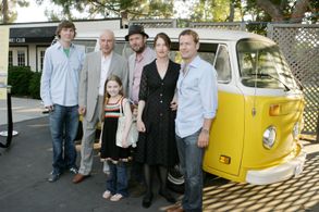 Alan Arkin, Greg Kinnear, Paul Dano, Jonathan Dayton, Valerie Faris, and Abigail Breslin at an event for Little Miss Sun