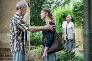 Ramona Kunze-Libnow, Tanja Schleiff, and Hans-Heinrich Hardt in Leipzig Homicide (2001)