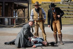 Guntbert Warns and Alexander Gamnitzer in Leipzig Homicide (2001)