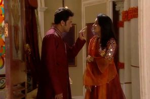 Rajeshwari Sachdev and Prabhat Bhattacharya in Kahaani Ghar Ghar Kii (2000)