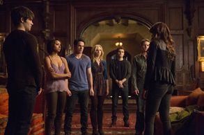 Kat Graham, Paul Wesley, Zach Roerig, Michael Trevino, Steven R. McQueen, Candice King, and Nina Dobrev in The Vampire D