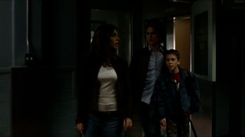 Eliza Dushku, Shawn Reaves, and Sage Testini in Tru Calling (2003)