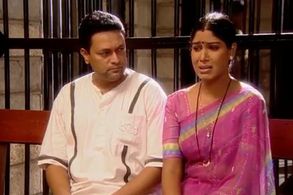 Sakshi Tanwar and Kiran Karmarkar in Kahaani Ghar Ghar Kii: Episode #1.580 (2003)