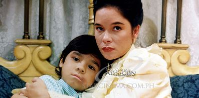 Jaclyn Jose and Tom Taus in Cedie (1996)