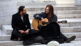 Mustafa Üstündag and Aras Bulut Iynemli in Çukur (2016)