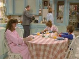 Andrea Elson, Paul Fusco, Benji Gregory, Anne Schedeen, and Max Wright in ALF (1986)