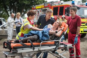 Marco Girnth, Melanie Marschke, Isabel Schosnig, Holger Koch, and Maxi Konang in Leipzig Homicide (2001)