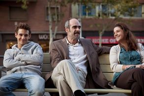 Luis Tosar, María Miguel, and Miguel Herrán in Nothing in Return (2015)