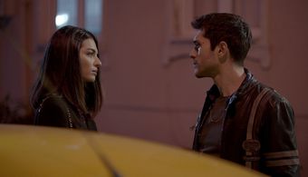 Melisa Pamuk and Alperen Duymaz in Crash (2018)