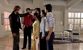 Ali Asgar, Gautam Chaturvedi, Aamir Ali, Chetan Hansraj, Sakshi Tanwar, and Sameer Sharma in Kahaani Ghar Ghar Kii (2000