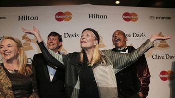 Joni Mitchell and Shelli Bergh