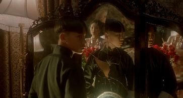 Gong Li and Xiaoxiao Wang in Shanghai Triad (1995)
