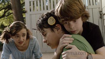 Ashley Boettcher, Sloane Morgan Siegel, and Drew Justice in Gortimer Gibbon's Life on Normal Street (2014)