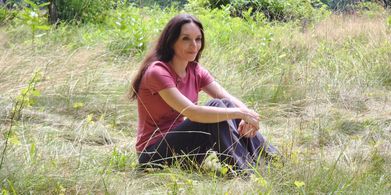 Tara Beavers on the set of Oculus