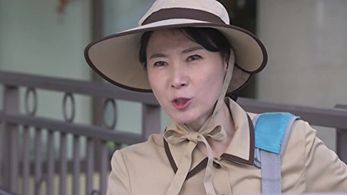 Hwang Young-hee in Band of Sisters (2017)