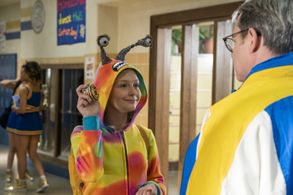 Matthew Broderick and Alyvia Alyn Lind in Daybreak (2019)
