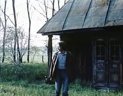 Ivan Mikolaychuk in Takaya pozdnyaya, takaya tyoplaya osen (1982)