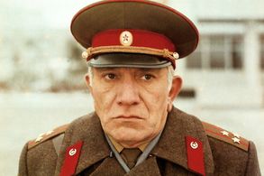 Armen Dzhigarkhanyan in 100 Days Before the Command (1991)