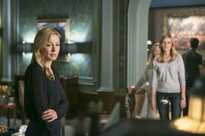 Virginia Madsen, Justin Chatwin, Juliet Rylance, and Megan Ketch in American Gothic (2016)