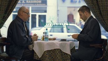 Victor Rebengiuc and Mimi Branescu in Cigarettes and Coffee (2004)