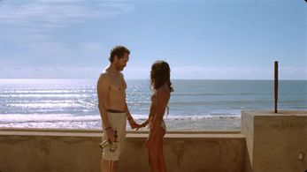 Demián Bichir and Sasha González in Mar de fondo (2020)