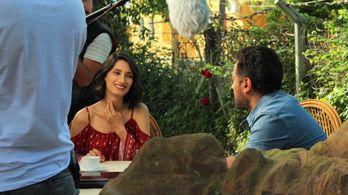 Emre Altug and Nilay Erdönmez in Mezarci (2017)