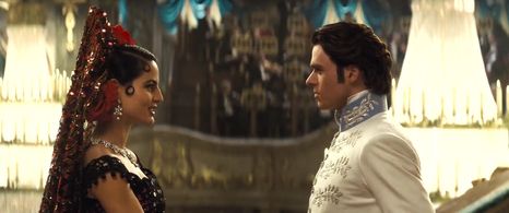 Richard Madden and Jana Pérez in Cinderella (2015)